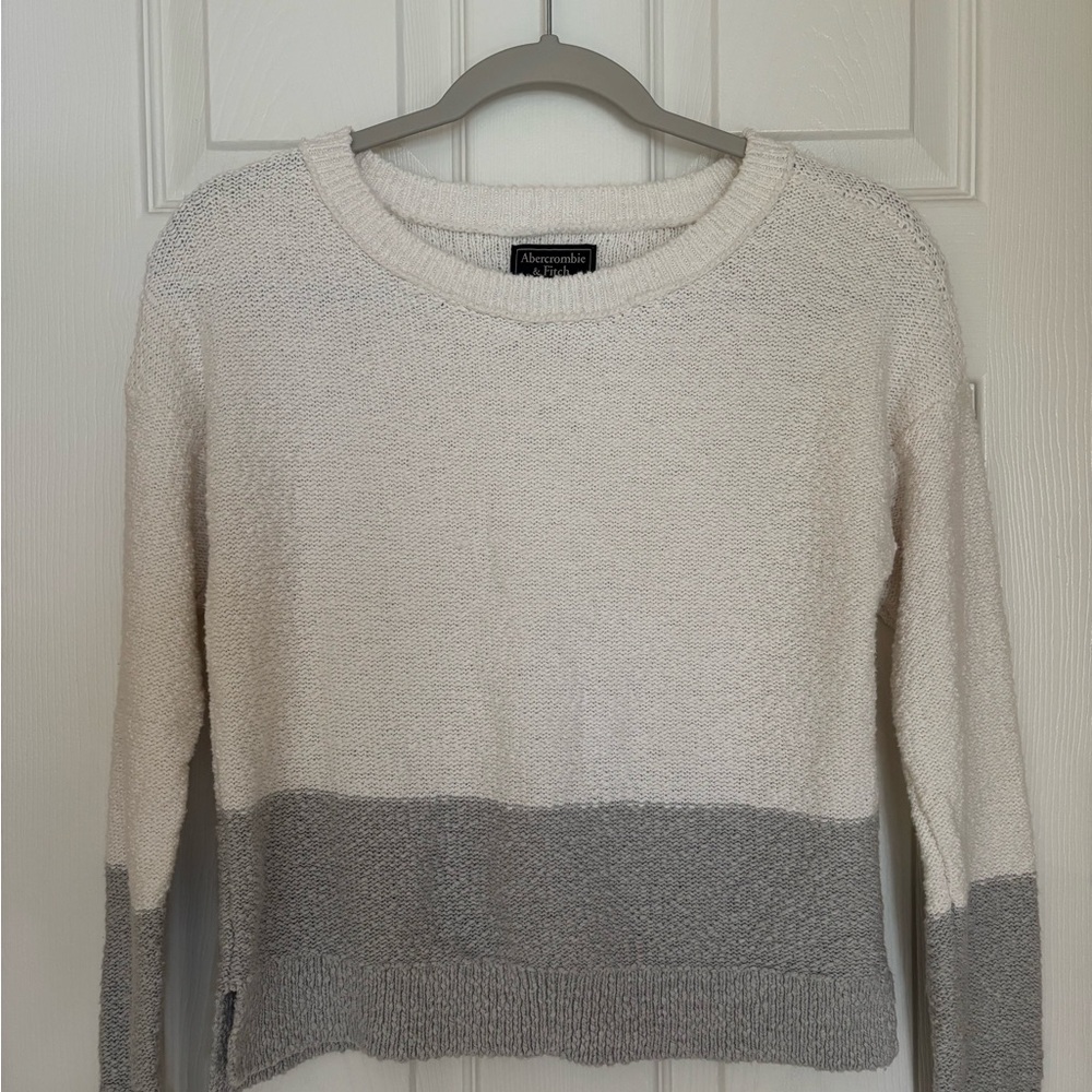 Abercrombie & Fitch White and Gray Crew Neck Sweater XS